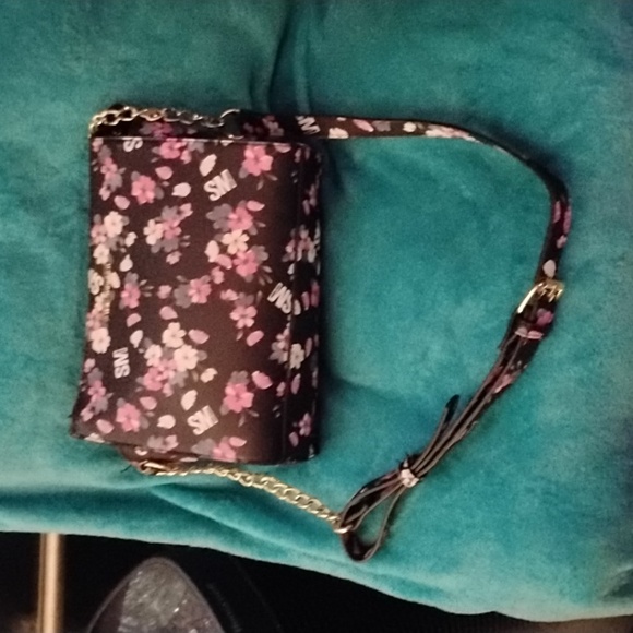 Steve madden brand new crossbody never used black with rose and pink floral - Picture 3 of 4